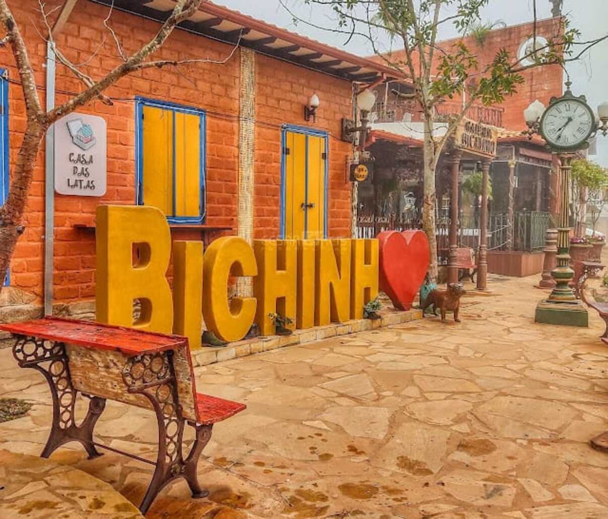 Bichinho, distrito de Prados, é famoso por seu artesanato, pelo charme de suas construções e pela atmosfera aconchegante