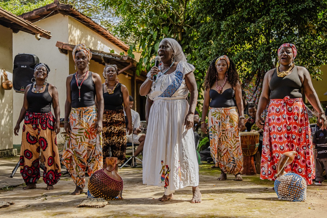 O grupo Negro por Negro congrega artistas de quatro quilombos de Brumadinho