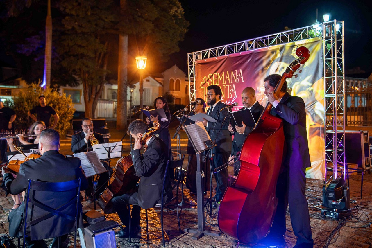 Apresentação do quinteto Bravíssimo no largo do São Francisco de Assis