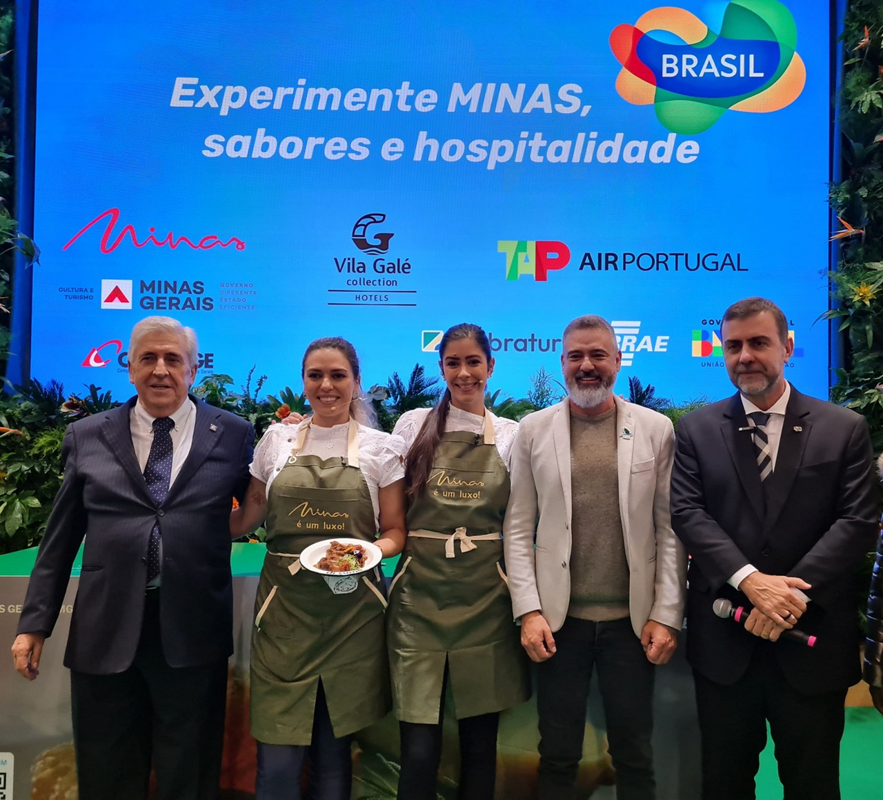 O presidente da Vila Galé, Jorge Rebelo de Almeida, as chefs Carol Fadel e Maria Clara Magalhães, o secretário de Estado de Cultura e Turismo, Leônidas Oliveira, e o presidente de Embratur, Marcelo Freixo