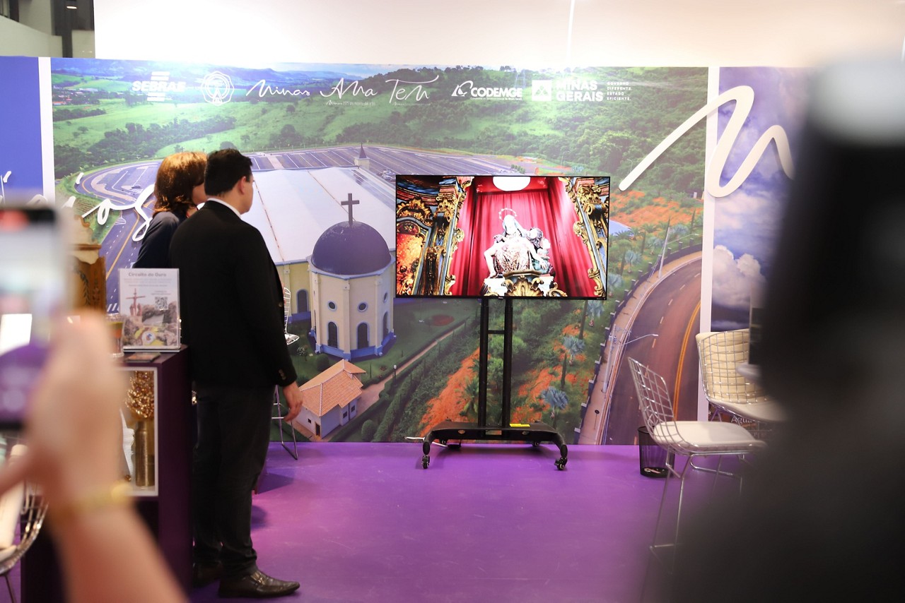 O estande do turismo religioso apresentou as várias rotas de fé em Minas Gerais 