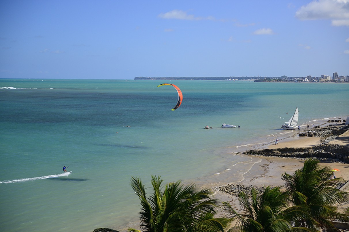 Praia do Bessa, em João Pessoa, uma das cidades beneficiadas com os voos extraa