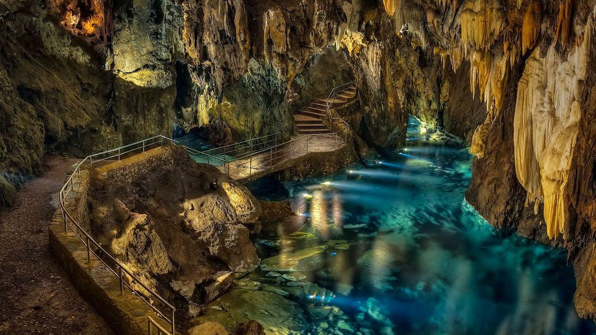 A República Domincana tem cenotes: cavernas subterrâneas que formam lagos cristalinos