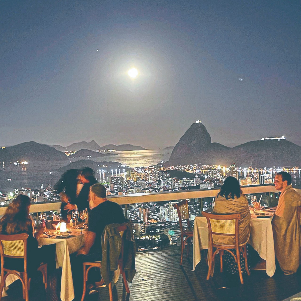 O Jantar da Lua Cheia acontece nos próximos dias 13 de janeiro e 14 de fevereiro