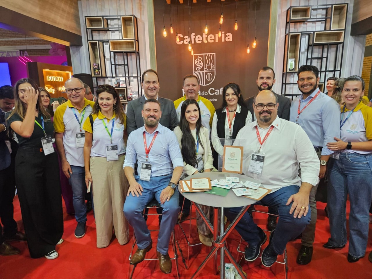 A comitiva de Minas Gerais no estande do Sebrae no Festuris, capitaneada pelo vice-governador Mateus Simões e pelo secretário de Estado de Cultura e Turismo, Leônidas Oliveira