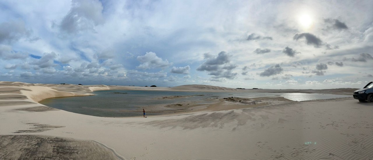 Lagoa nas duas dos Lençóis Maranhenses: nesta época do ano, são poucas lagoas, mas o espetáculo é garantido para o turista