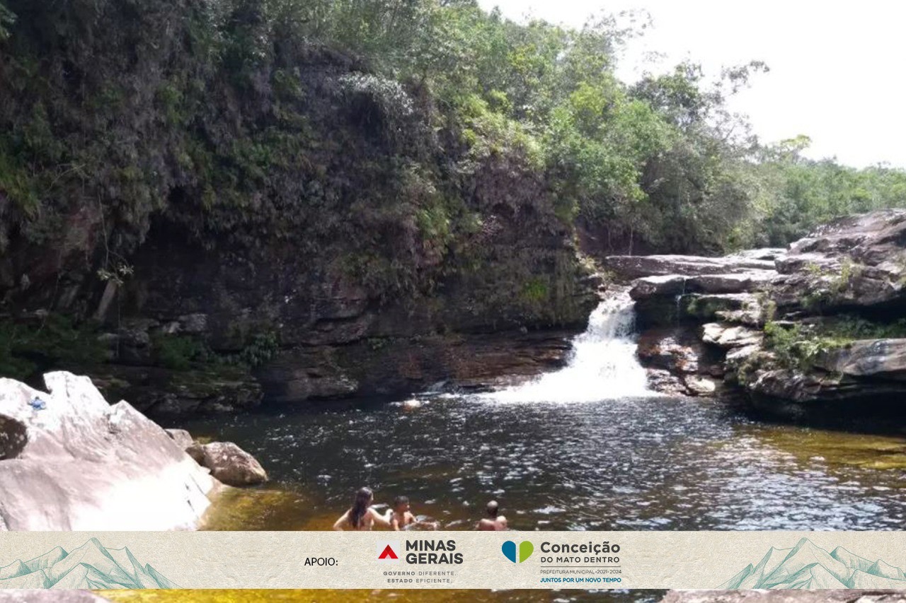 A Rota das Cachoeiras têm percurso de 34 km e passa por dez cachoeiras, entre elas a Peixe Cru