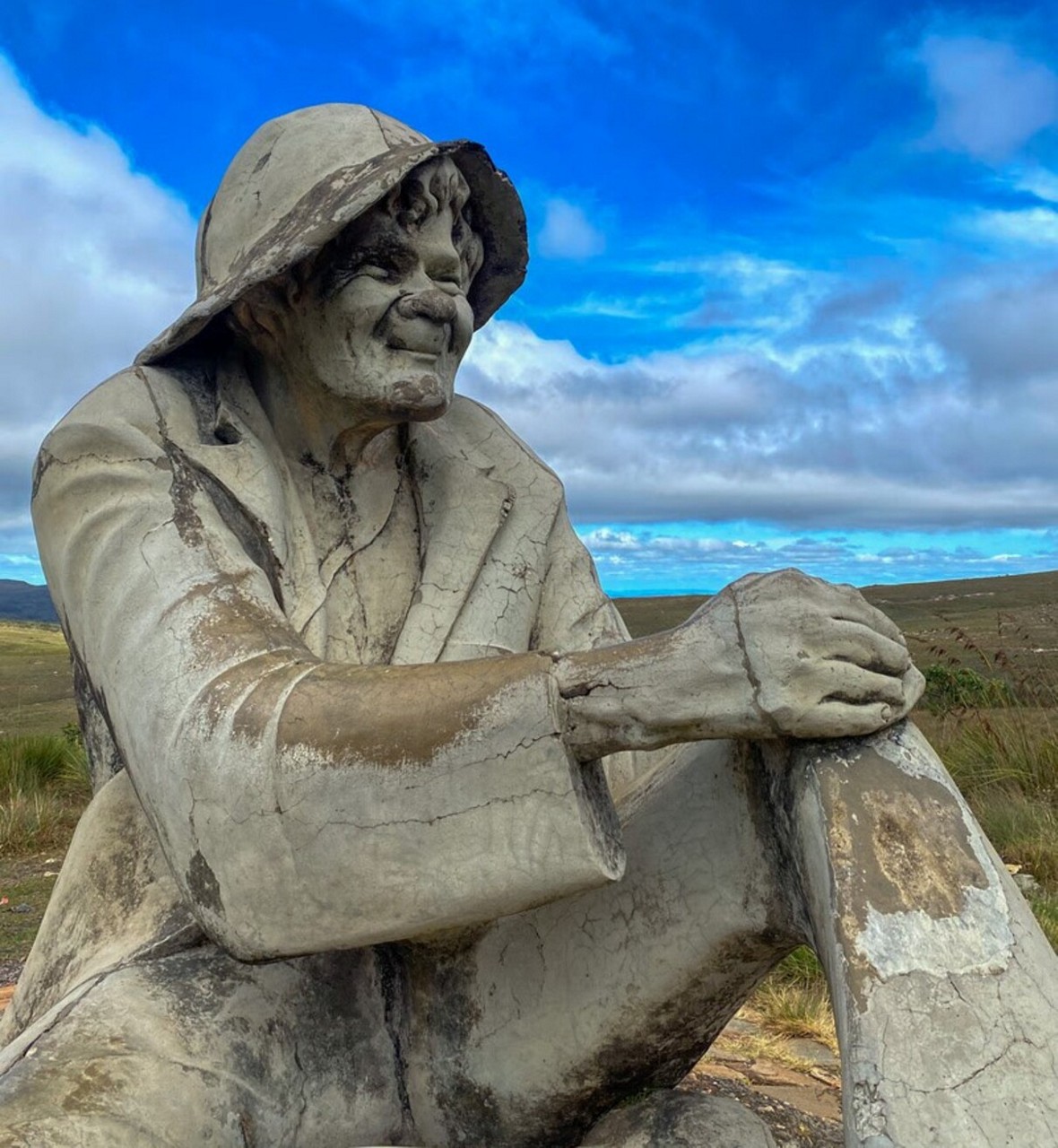 A estátua do Juquinha é uma homenagem a um andarilho que viveu na serra do Cipó, conhecido por sua simpatia e ligação com a natureza