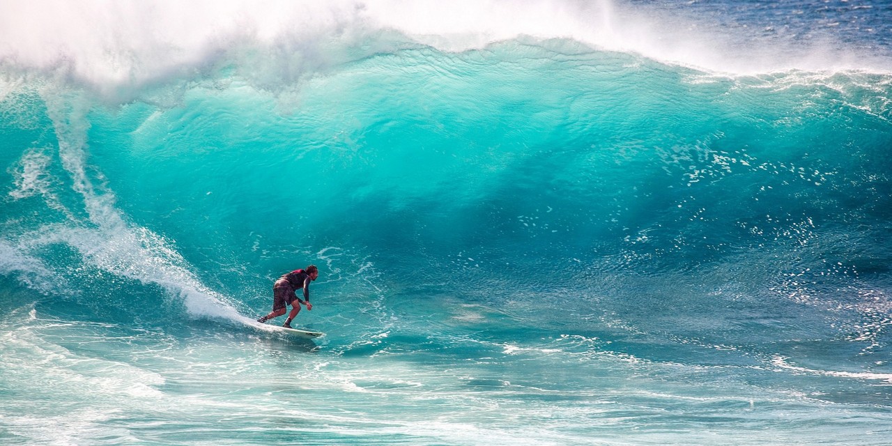 Várias praias no mundo são conhecidas por suas condições de surf excepcionais