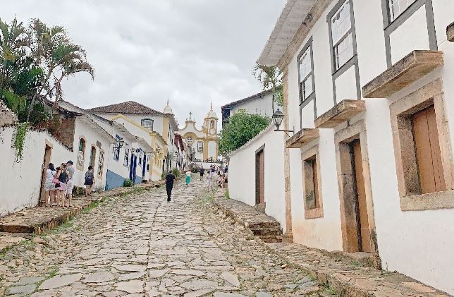 Tour inusitado conta ao visitante a origem de expressões populares, como as pedras “solteironas”