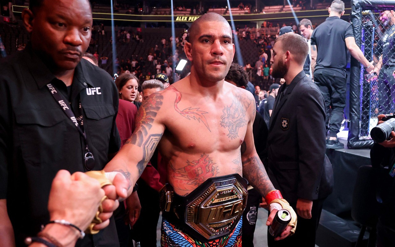 Alex Poatan volta ao octógono no UFC 313, marcado para o dia 8 de março (Foto: Ian Maule/AFP)