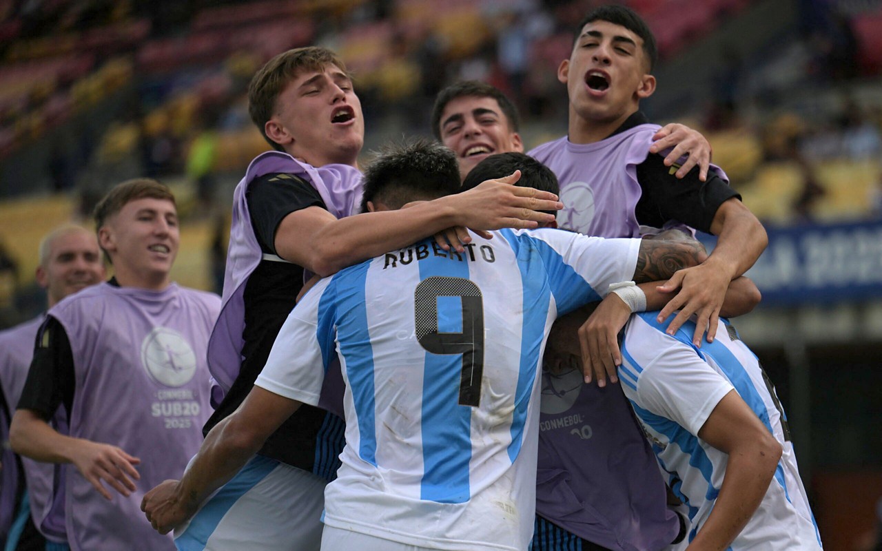 Seleção argentina em ação no Sul-Americano sub-20 de 2025 (Foto: Juan Barreto/AFP)