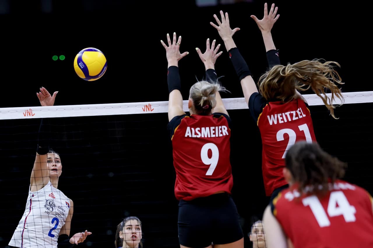 Alemanha e Sérvia em partida pela Liga das Nações feminina de Vôlei 