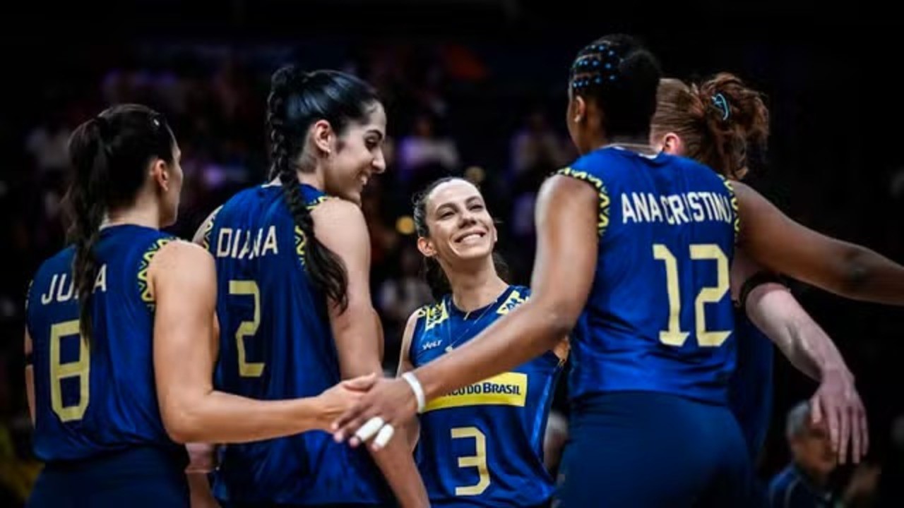 Seleção feminina de vôlei venceu a República Dominicana e agora se prepara para enfrentar a Turquia