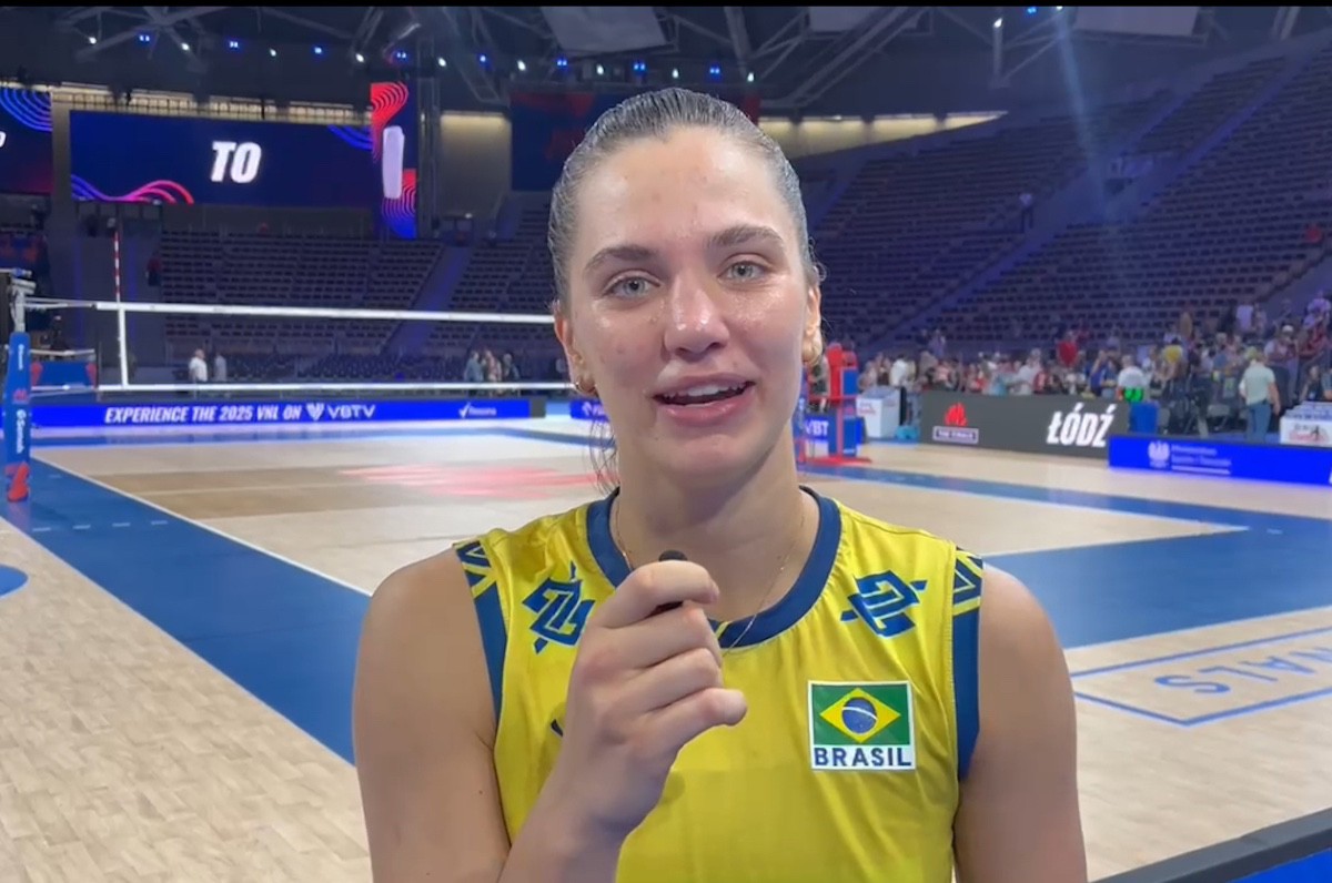 Central Júlia Kudiess comemora classificação para a final da Liga das Nações 