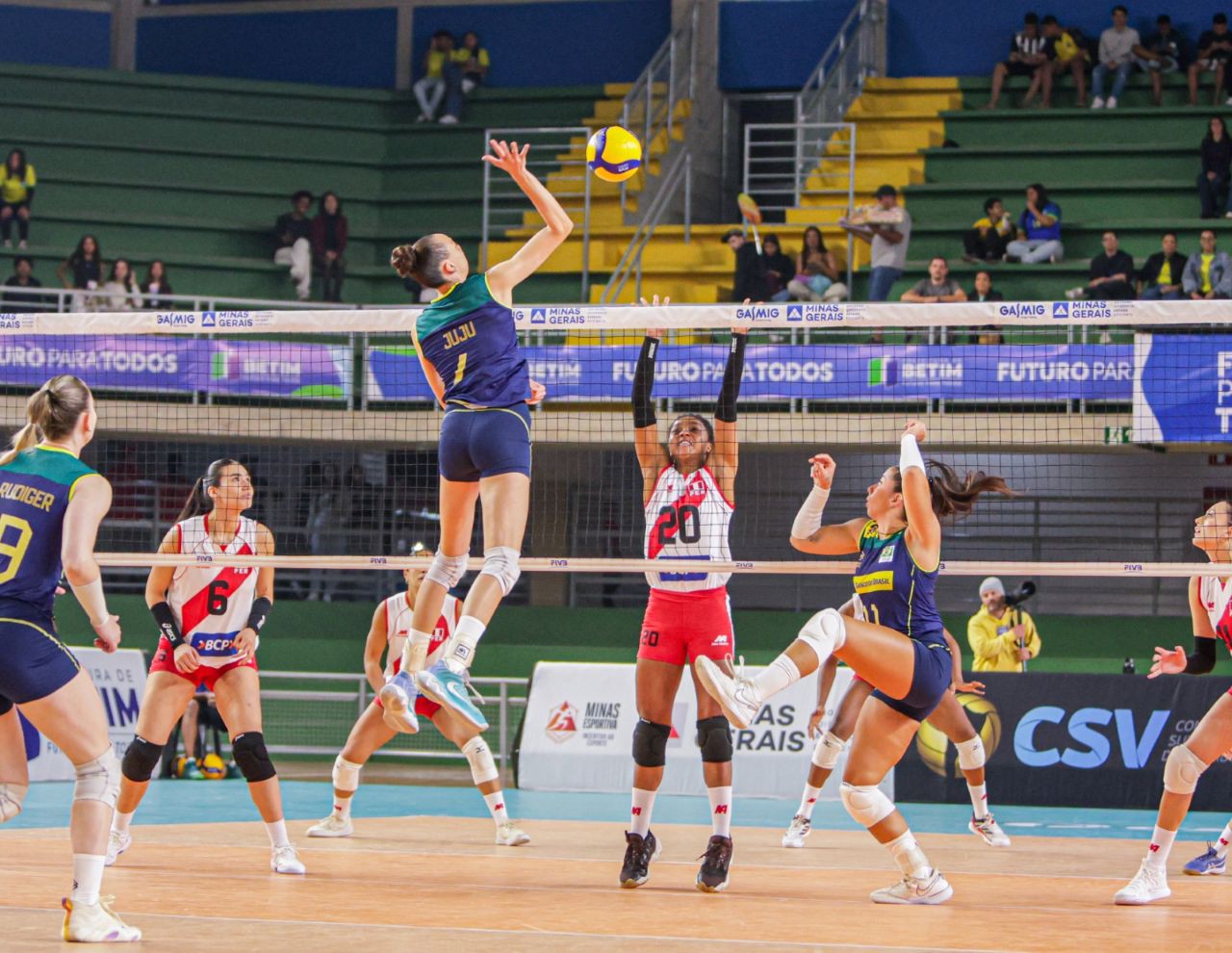 Partida entre Brasil e Peru, pela Copa América de Vôlei Feminino