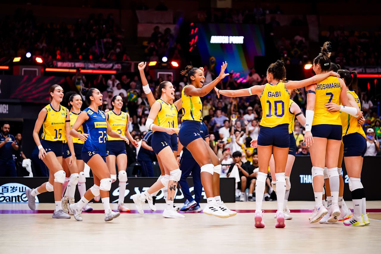Brasil vence a França e avança às semifinais do Mundial de Vôlei feminino