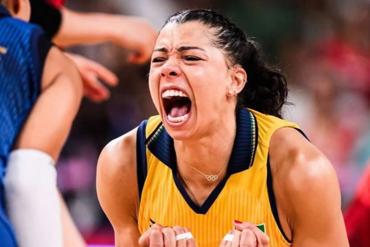 Carolana anunciou aposentadoria da seleção brasileira de vôlei