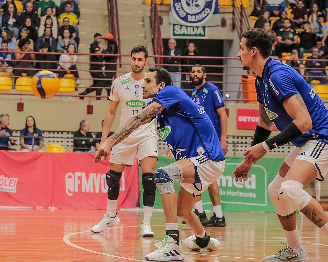 Douglas Souza na estreia do Campeonato Mineiro de vôlei