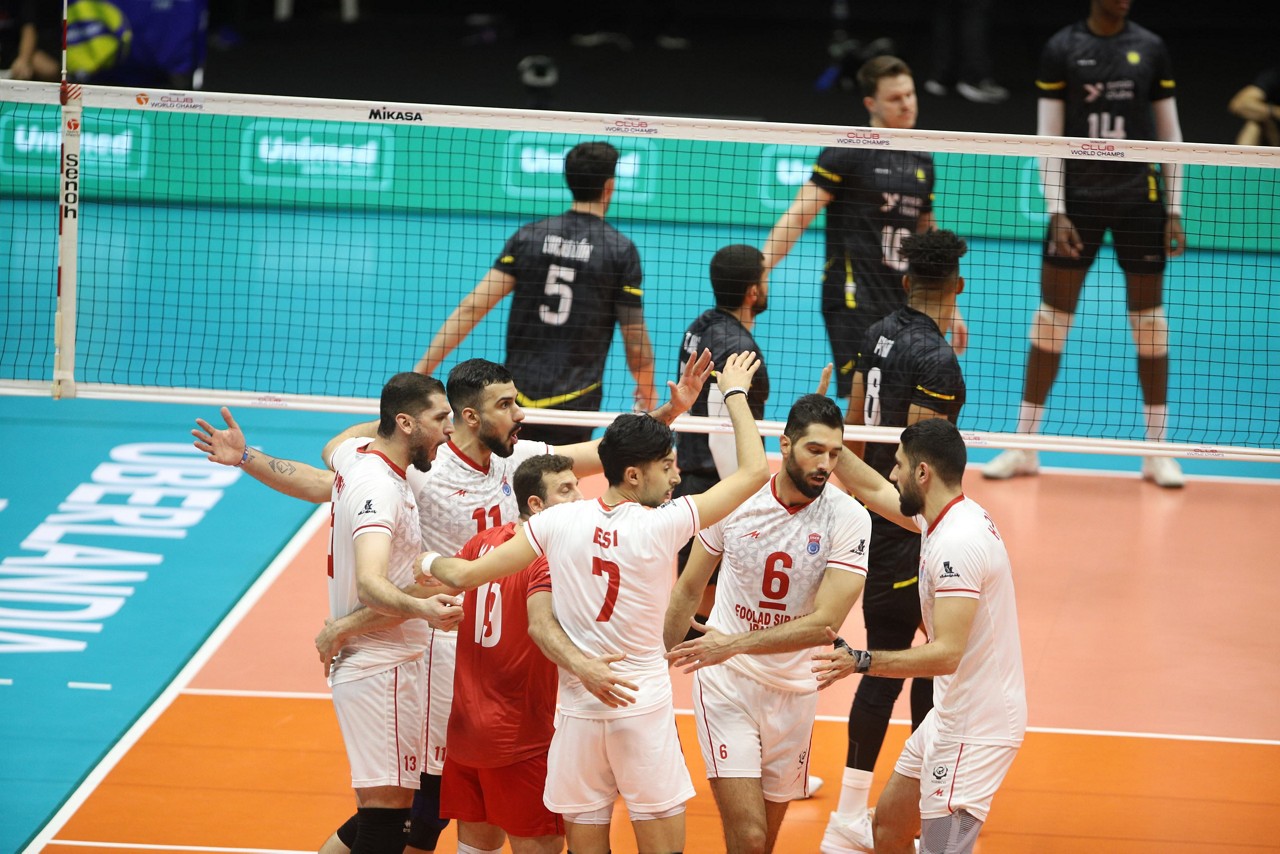 Foolad Sirjan lidera grupo A e avança no Mundial de clubes de vôlei