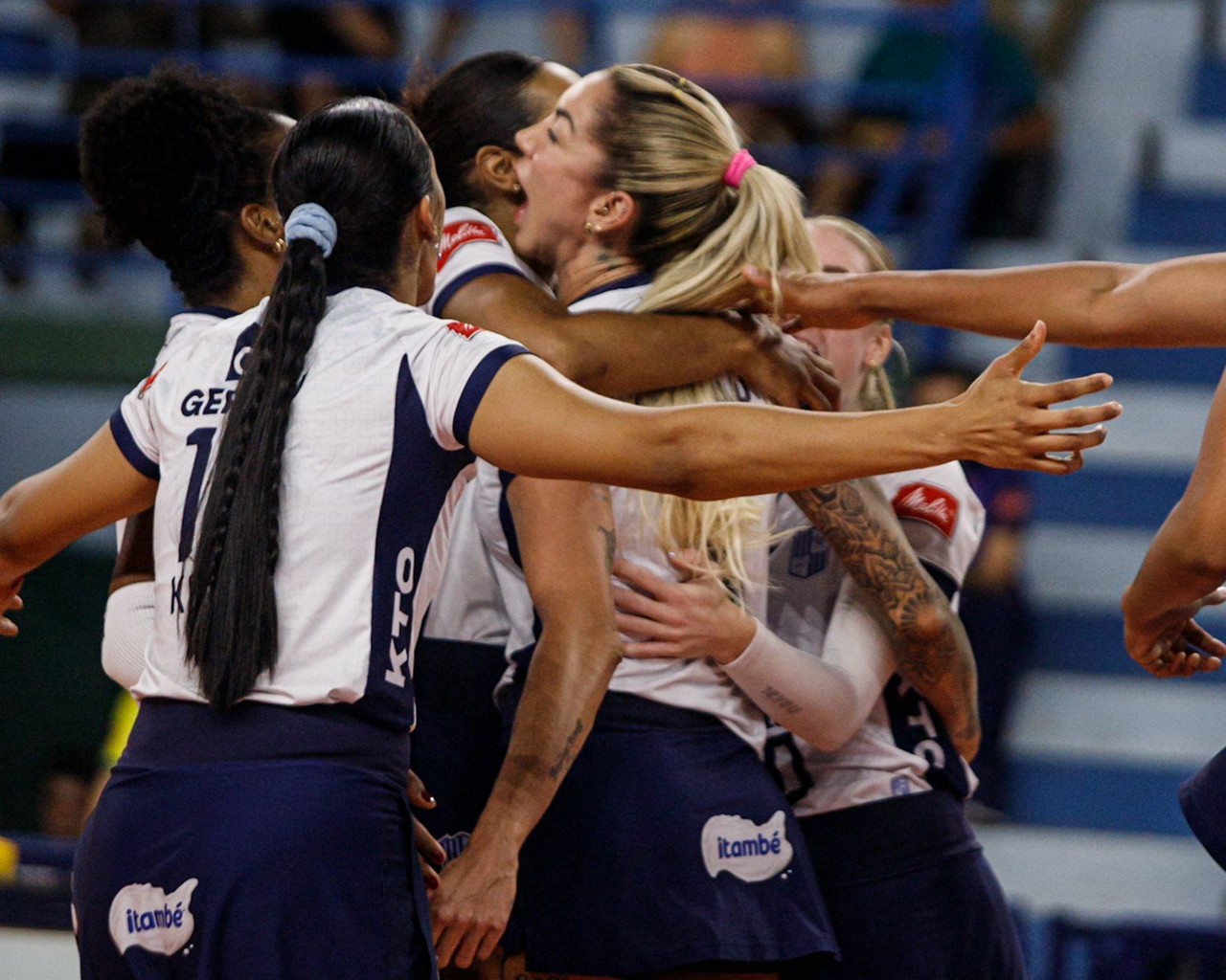 Jogadoras comemoram nono título do campeonato estadual