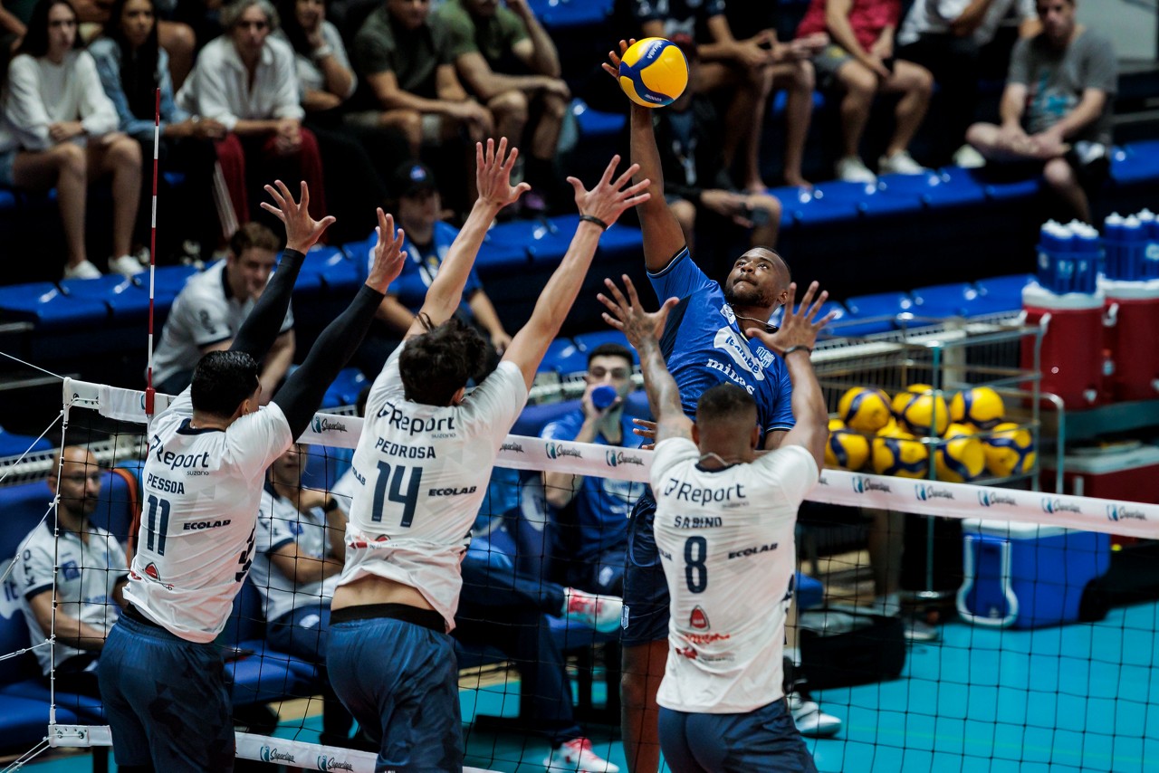 Minas foi superior durante a partida, em noite inspirada do oposto Paulo, o melhor em quadra