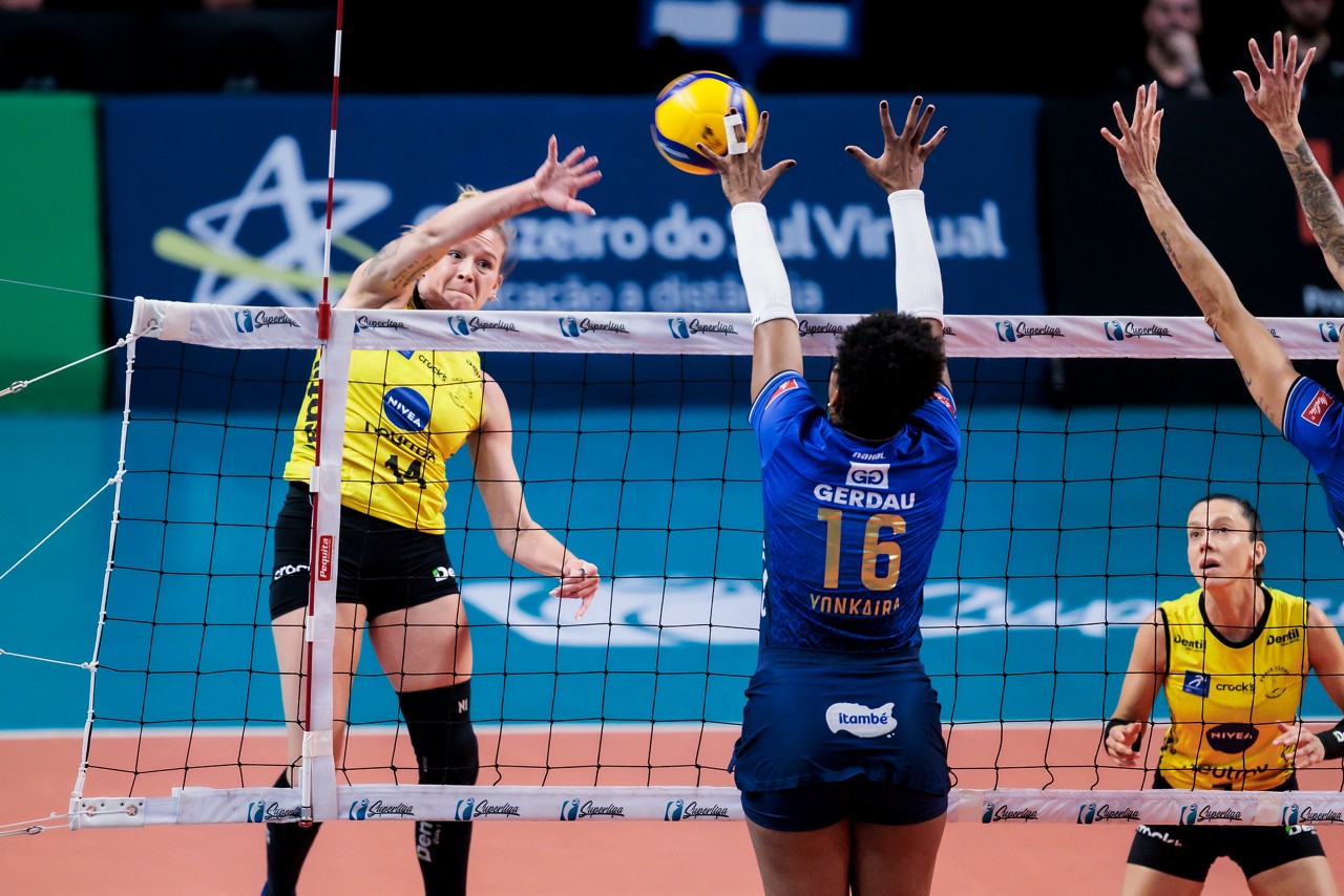 Minas x Praia Clube pela Superliga Feminina de vôlei