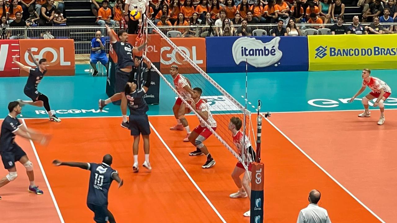 Minas x Sesi Bauru pela Superliga Masculina de vôlei 