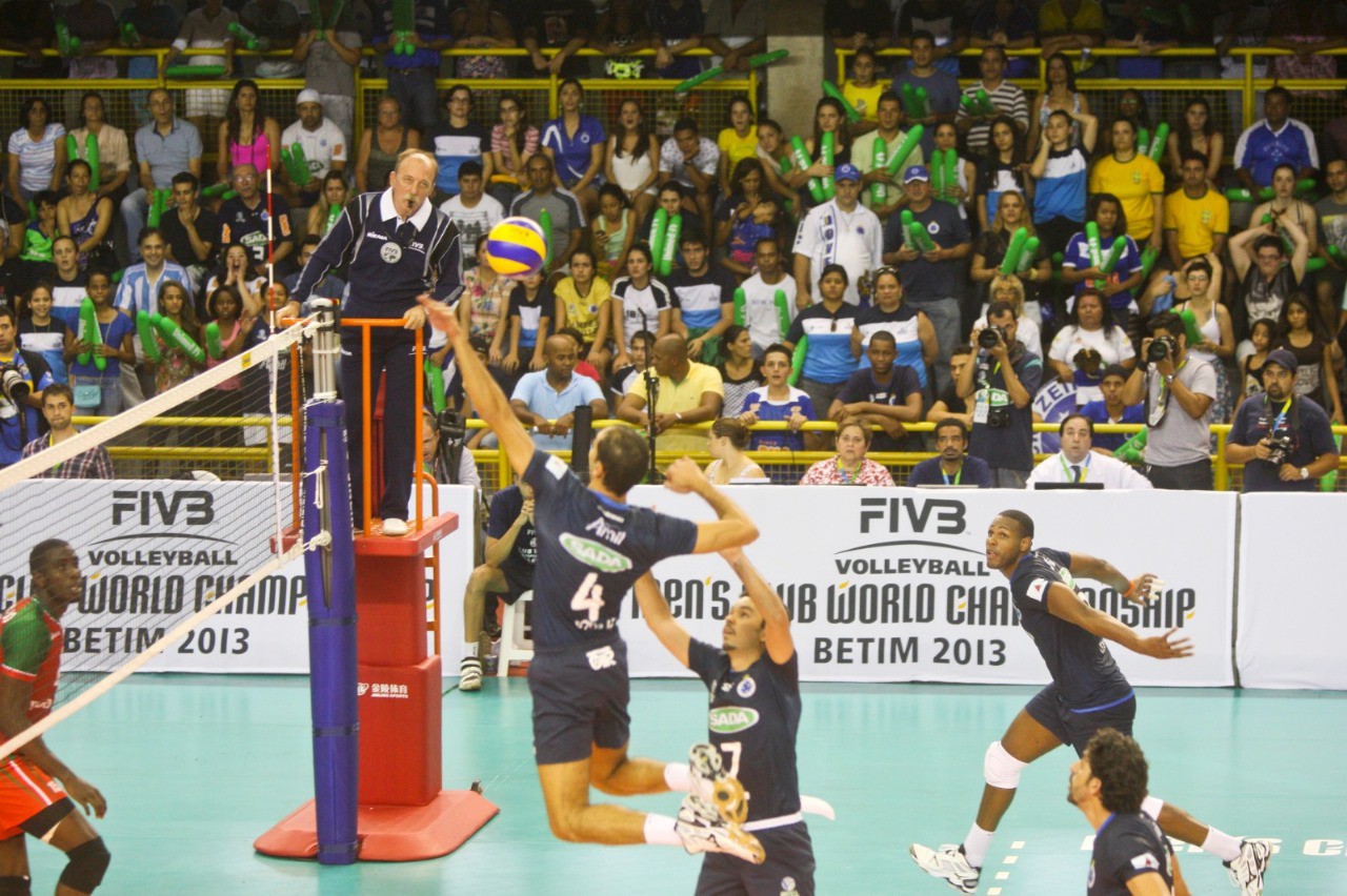 Mundial de clubes de vôlei em Betim, em 2013, partida final do Lokomotiv Novosibirsk x Sada Cruzeiro
