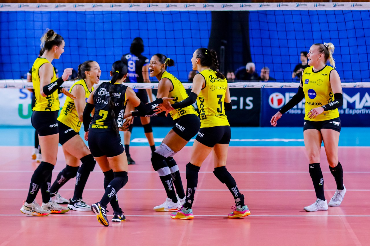 Dentil Praia Clube vence Pinheiros e segue invicto na Superliga feminina