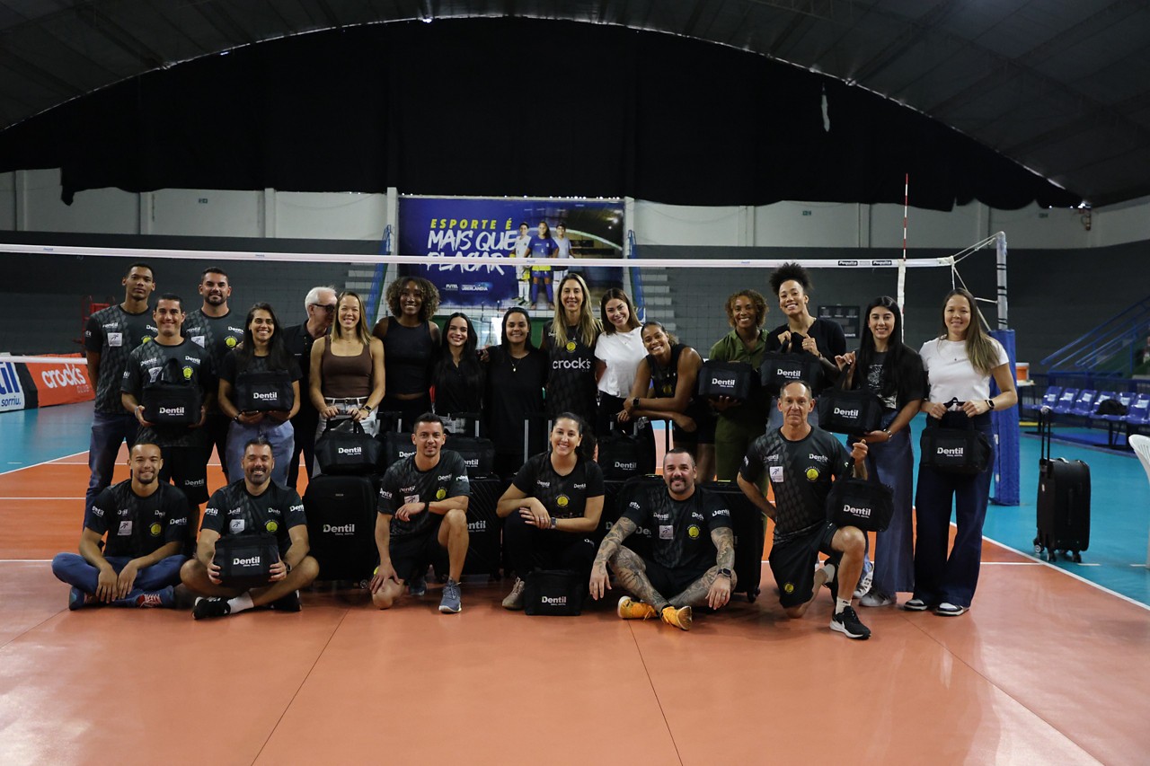 Equipe feminina do Praia Clube se apresentou nesta segunda-feira (28/7)