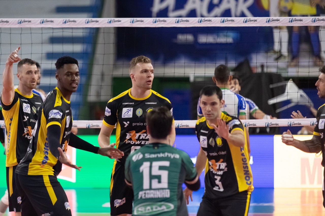 O Praia Clube ocupa a quarta colocação na tabela da Superliga, com 12 vitórias e 4 derrotas, somando 36 pontos