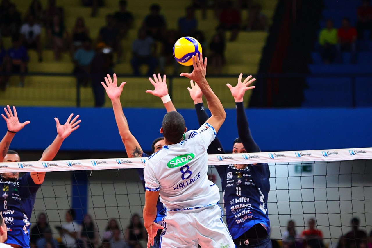 Sada Cruzeiro e Suzano Vôlei se enfrentaram na noite deste domingo (23/3), pela Superliga