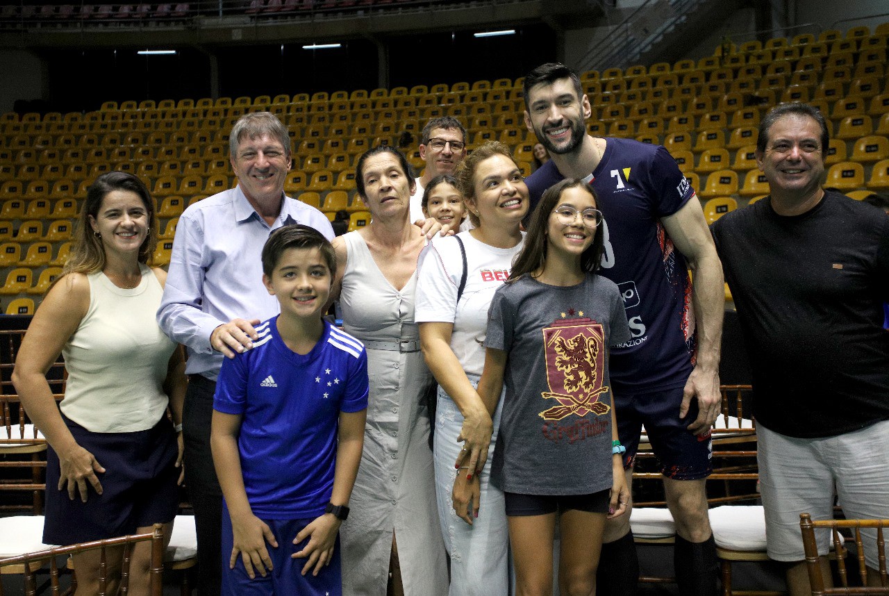 Flávio reencontrou familiares e amigos Arena Sabiazinho, em Uberlândia