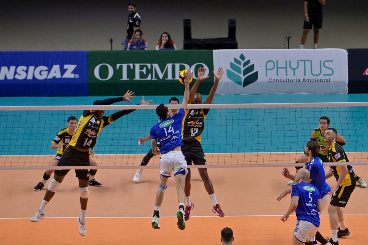 Sada Cruzeiro e Praia Clube disputam a semifinal da Superliga masculina