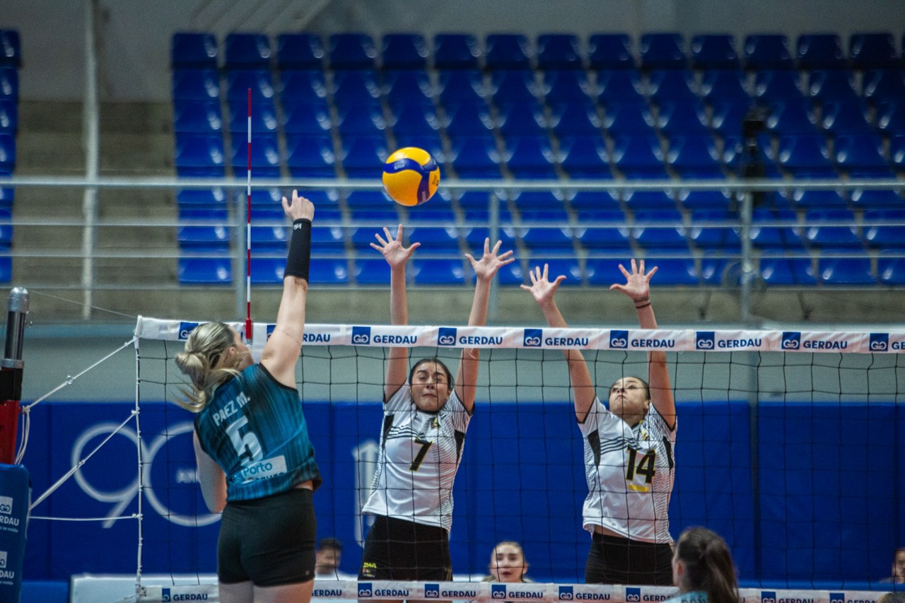 A equipe uruguaia superou a boliviana no tie break, por 3 sets a 2