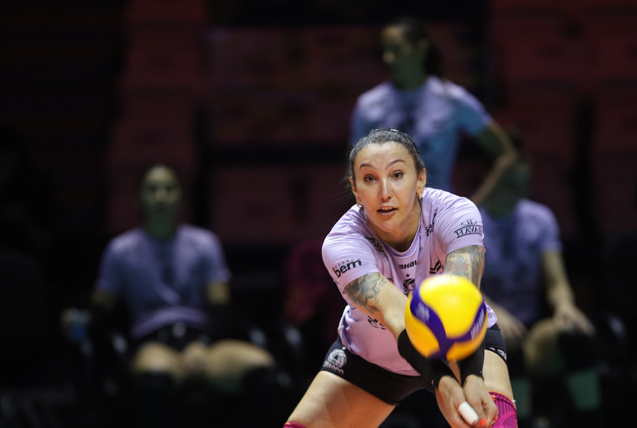 Tiffany foi destaque na semifinal contra o Minas