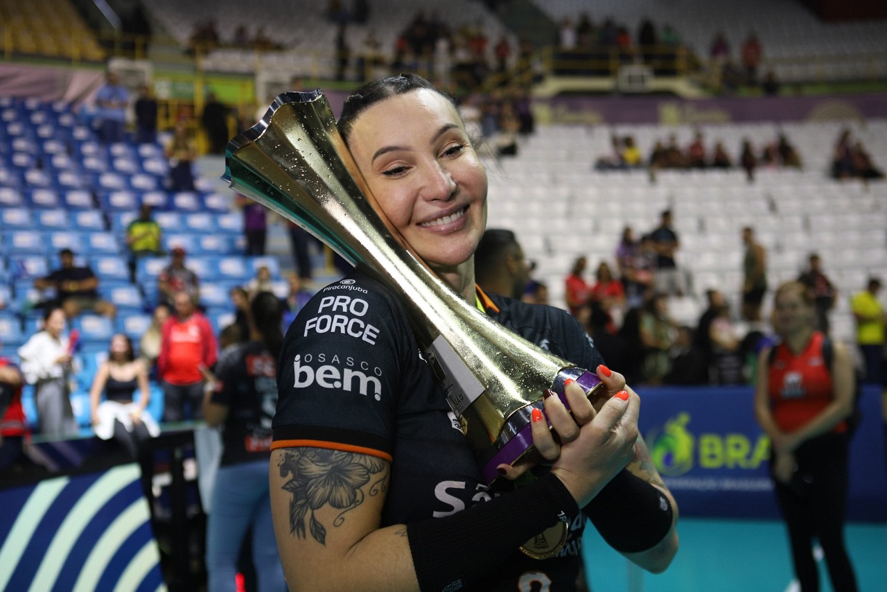 Tiffany é a primeira mulher trans a jogar e a vencer a Superliga de vôlei