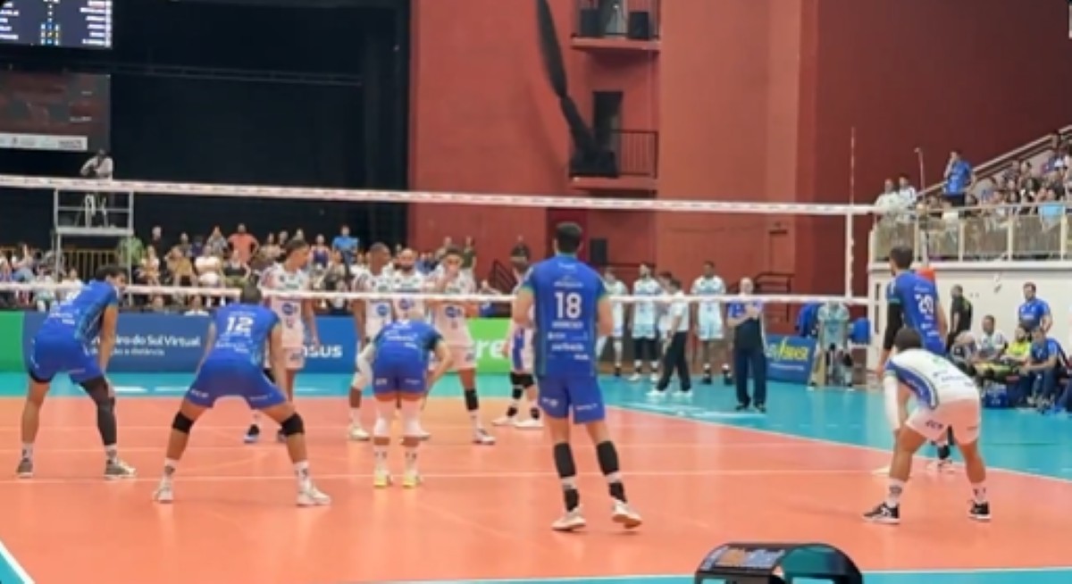 Vôlei Renata se recuperou da derrota em casa no primeiro jogo e empatou a série vencendo em Joinville