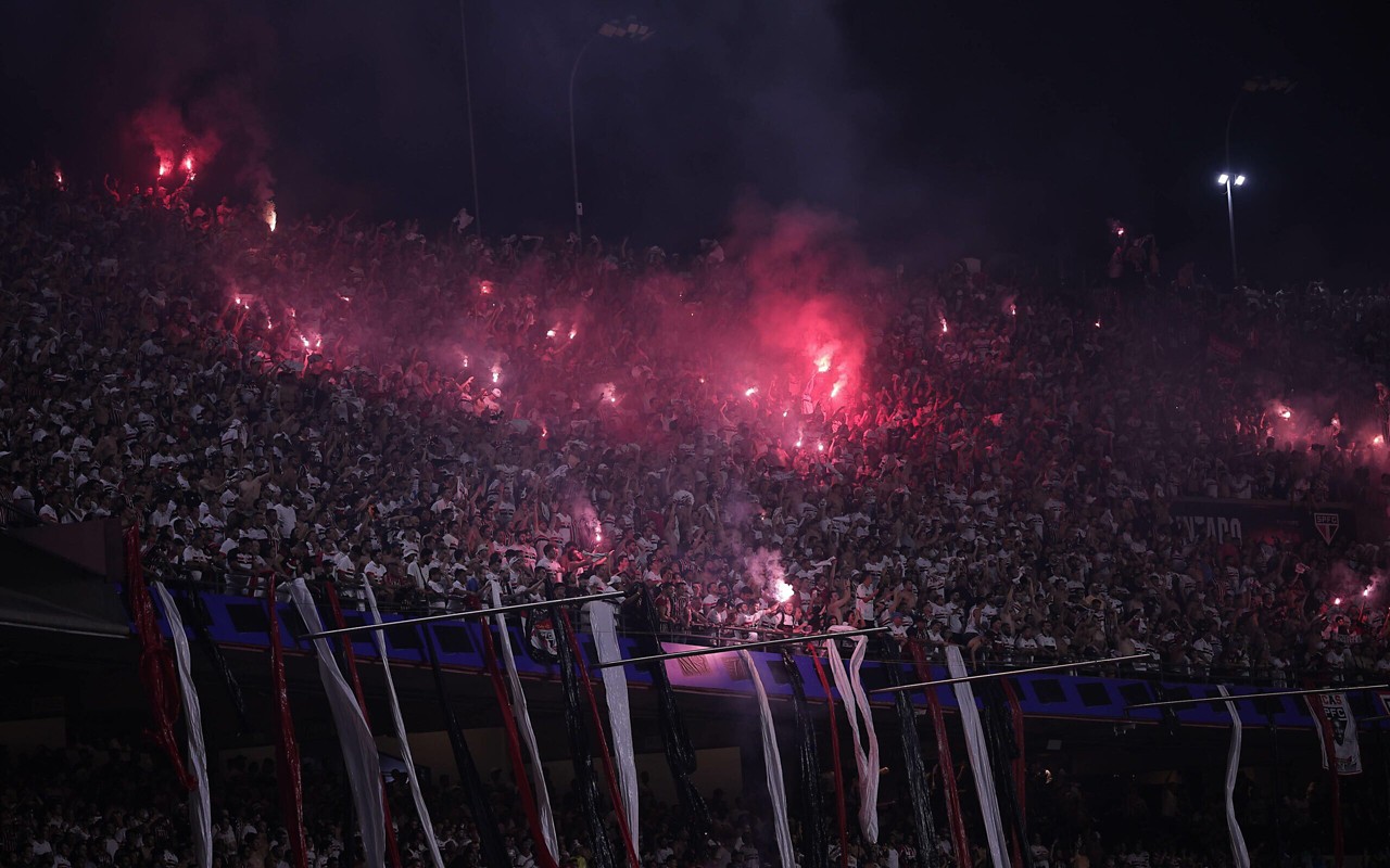 Torcida fará recepção com sinalizador fora do estádio (Foto: Ettore Chiereguini/AGIF)