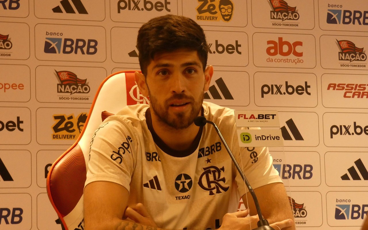 Rossi, goleiro do Flamengo, em coletiva de imprensa antes de duelo contra o Vasco (Foto: Lucas Bayer/Lance!)