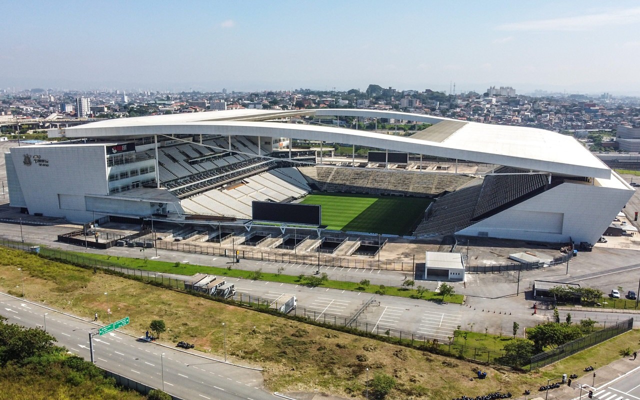 Campanha visa pagar estádio do Corinthians (Foto: Marcello Zambrana/AGIF)