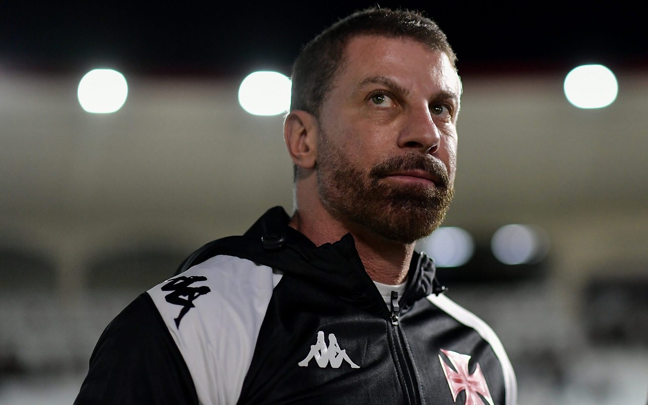 Pedrinho, presidente do Vasco em São Januário durante jogo contra o Bragantino, pelo Brasileirão (Foto: Thiago Ribeiro/AGIF)
