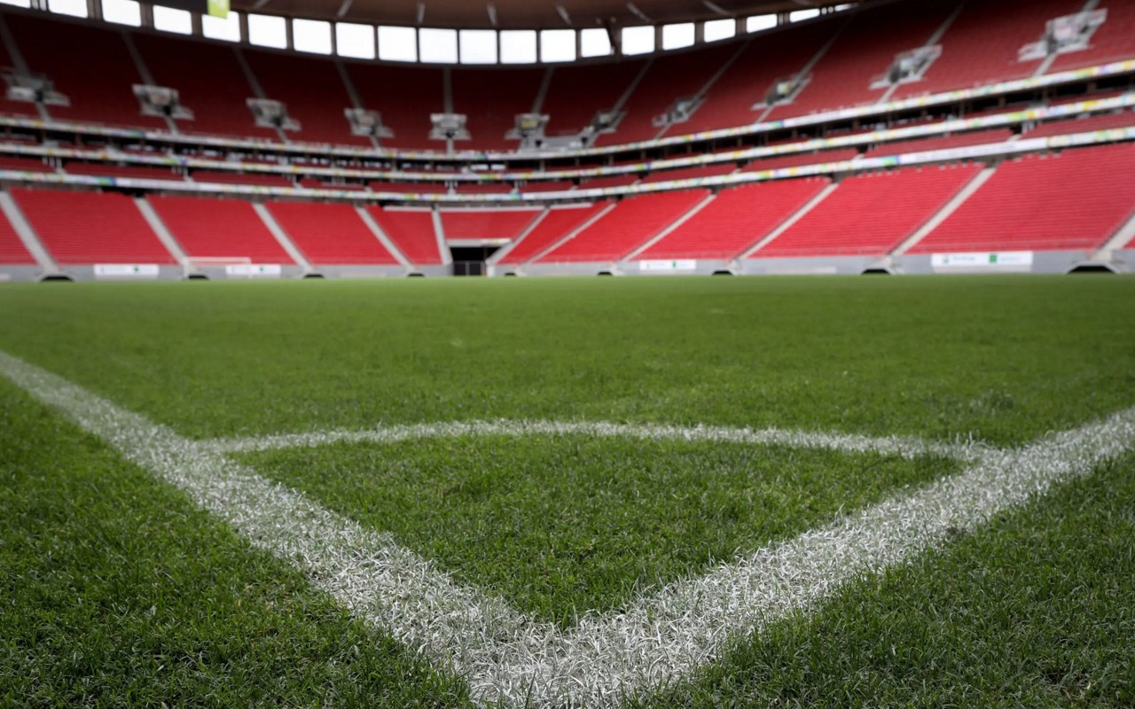 Vasco e Botafogo se enfrentam no Mané Garrincha (Foto: Sergio Lima/AFP)