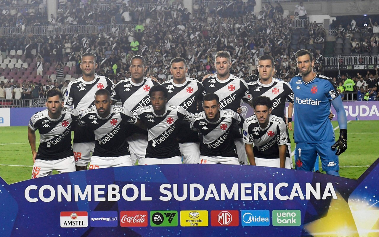 Vasco enfrenta o Puerto Cabello na Sul-Americana (Foto: Daniel Ramalho/AFP)