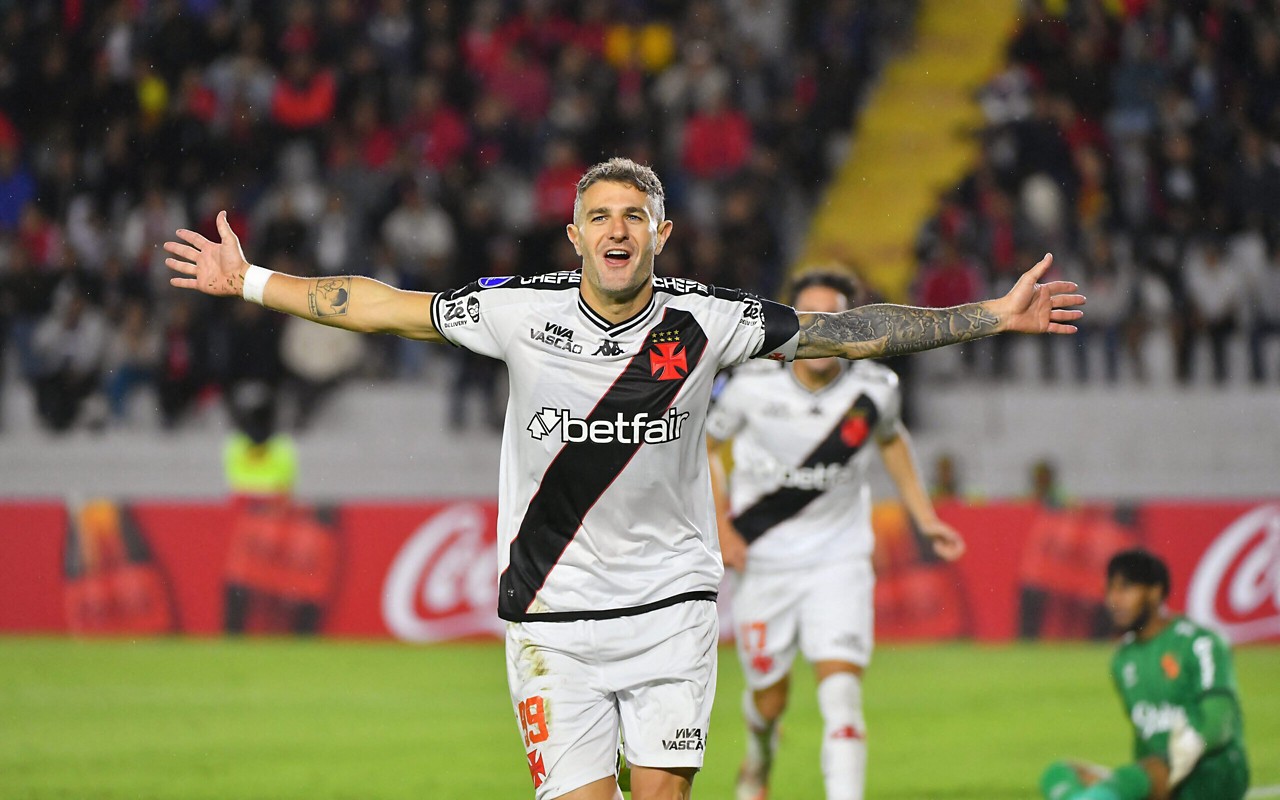Vegetti tem 43 gols com a camisa do Vasco (Foto: Diego Ramos/AFP)