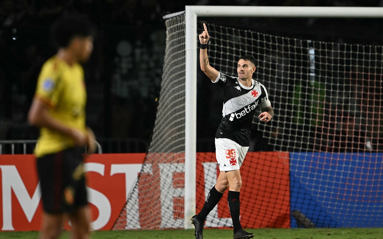 Pablo Vegetti comemora gol pelo Vasco diante do Melgar (Foto: Mauro PIMENTEL / AFP)
