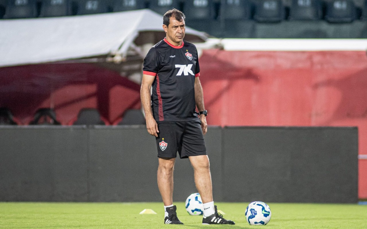 Carille comanda treino do Vitória no Barradão (Foto: Victor Ferreira / EC Vitória)