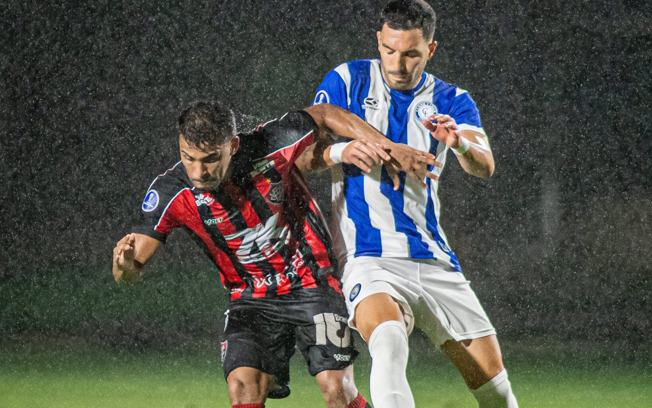 Ronald em Vitória x Cerro Largo (Foto: Victor Ferreira / EC Vitória)