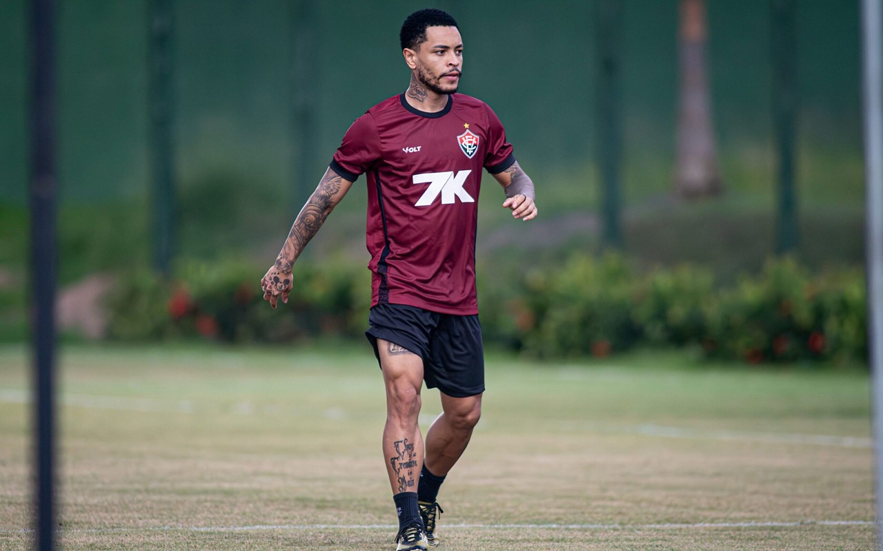 Matheuzinho em treino do Vitória (Foto: Victor Ferreira / EC Vitória)